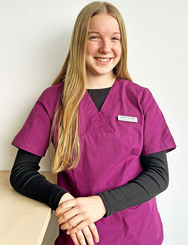 Andrea Oeschger / Auszubildende zur Medizinischen Praxis-Assistentin (MPA) / Kinderarztpraxis kinderärzte am werk / Rheinfelden - Aargau